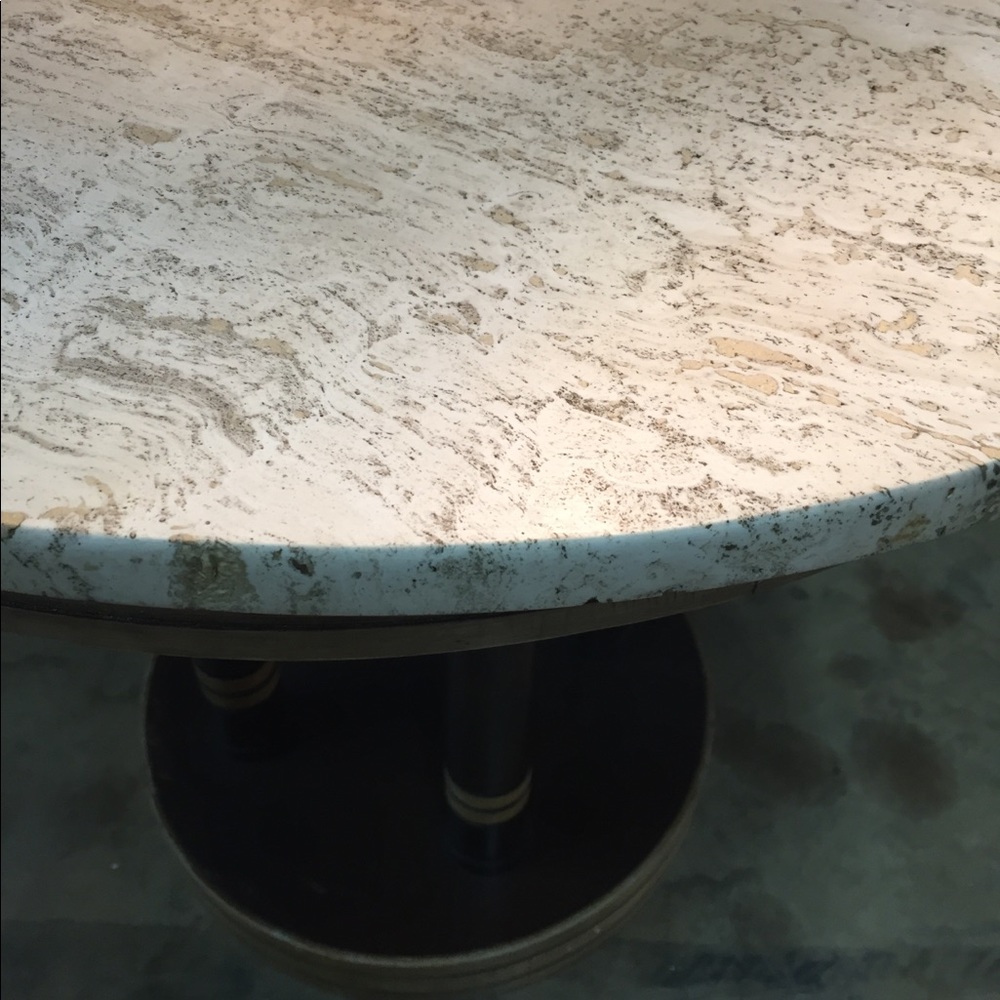 Marble table - Picture 2 of 2